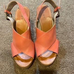 Hinge wedge sandals